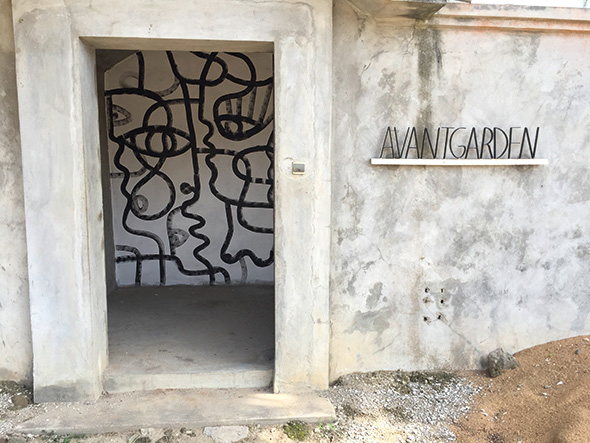 avantgarden entrance